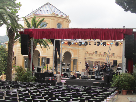 Concert de Manel al Passeig del Jardins de Cal Marqu�s. 2 de juliol de 2011