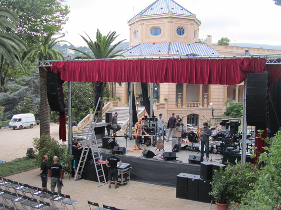 Concert de Manel al Passeig del Jardins de Cal Marqu�s. 2 de juliol de 2011