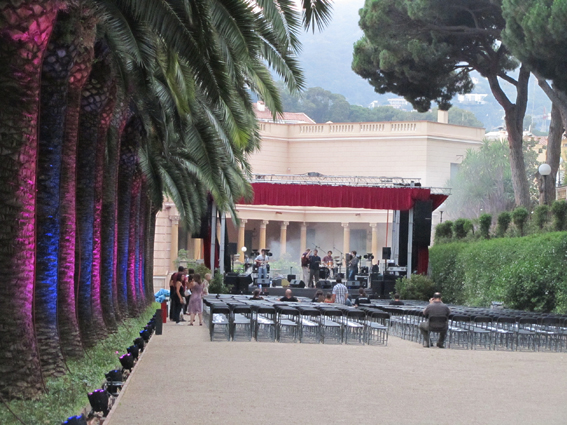Concert de Manel al Passeig del Jardins de Cal Marqu�s. 2 de juliol de 2011