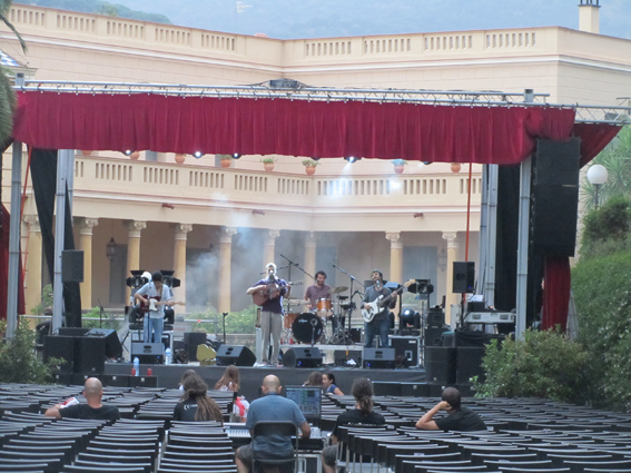 Concert de Manel al Passeig del Jardins de Cal Marqu�s. 2 de juliol de 2011