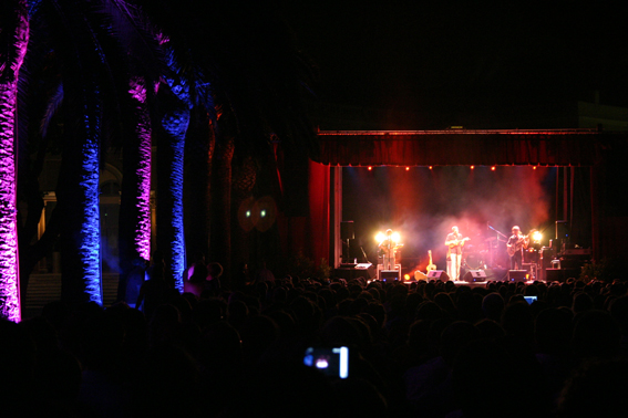 Concert de Manel al Passeig del Jardins de Cal Marqu�s. 2 de juliol de 2011