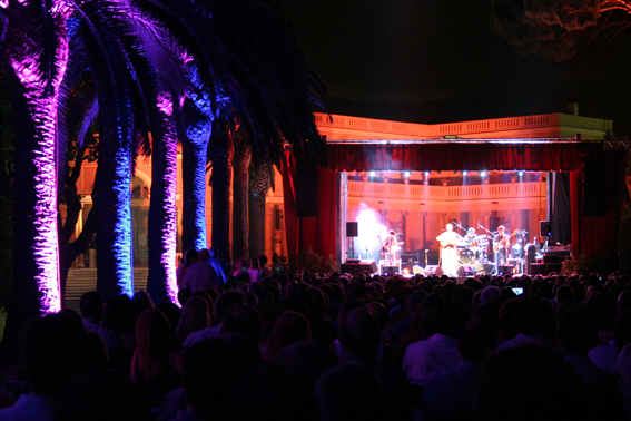 Concert de Manel al Passeig del Jardins de Cal Marqu�s. 2 de juliol de 2011