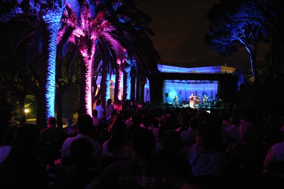Concert de Manel al Passeig del Jardins de Cal Marqu�s. 2 de juliol de 2011