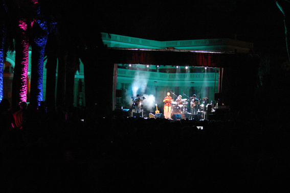 Concert de Manel al Passeig del Jardins de Cal Marqu�s. 2 de juliol de 2011