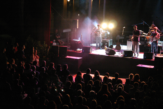 Concert de Manel al Passeig del Jardins de Cal Marqu�s. 2 de juliol de 2011