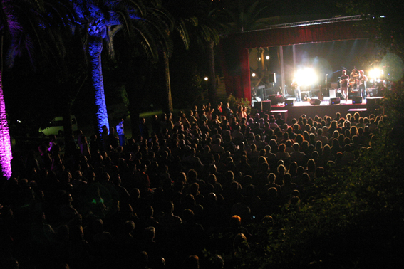 Concert de Manel al Passeig del Jardins de Cal Marqu�s. 2 de juliol de 2011