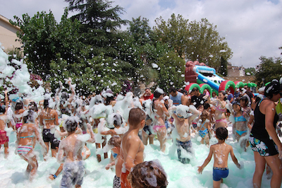Inflables d�aigua i festa de l�escuma