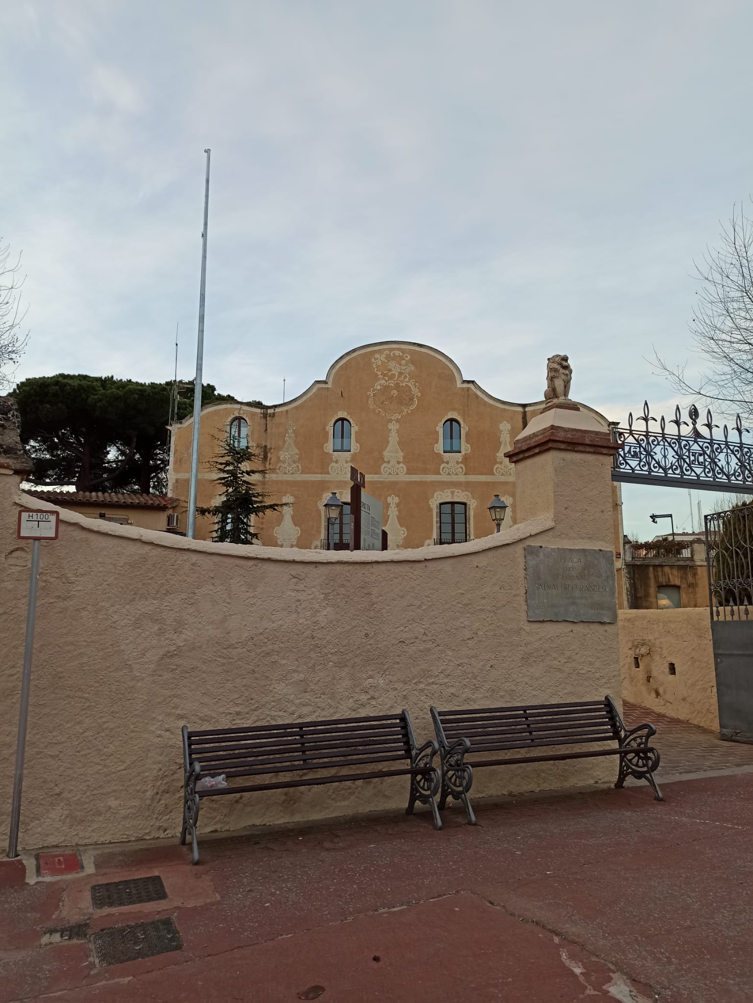 La Junta Electoral de Zona obliga l'Ajuntament a retirar l'estelada del pati de Can Lleonart