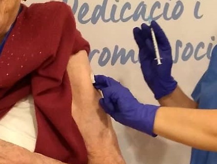 Comencen les vacunacions contra la Covid a les residències d'Alella