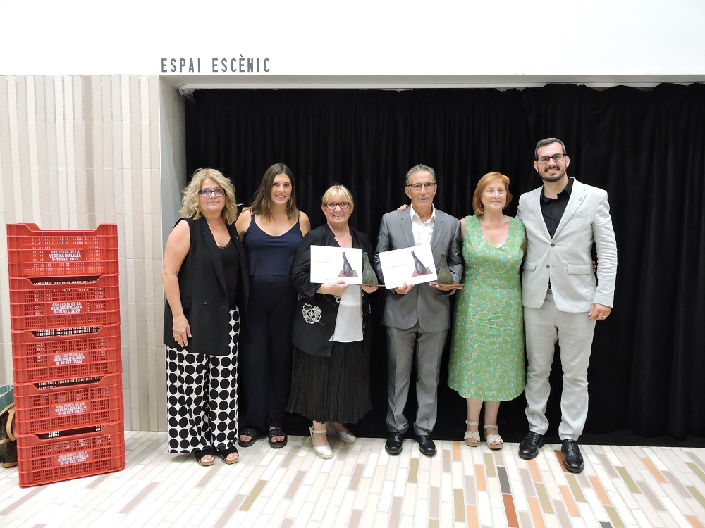 La sommelier Rosa Vila i l'enòleg Josep Bassas reben els primers Premis Verema d'Alella