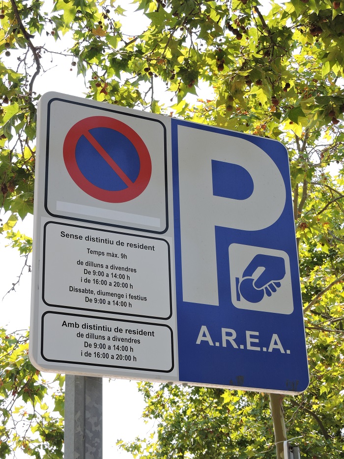 Els vehicles amb distintiu de resident paguen menys a l'aparcament de Can Lleonart