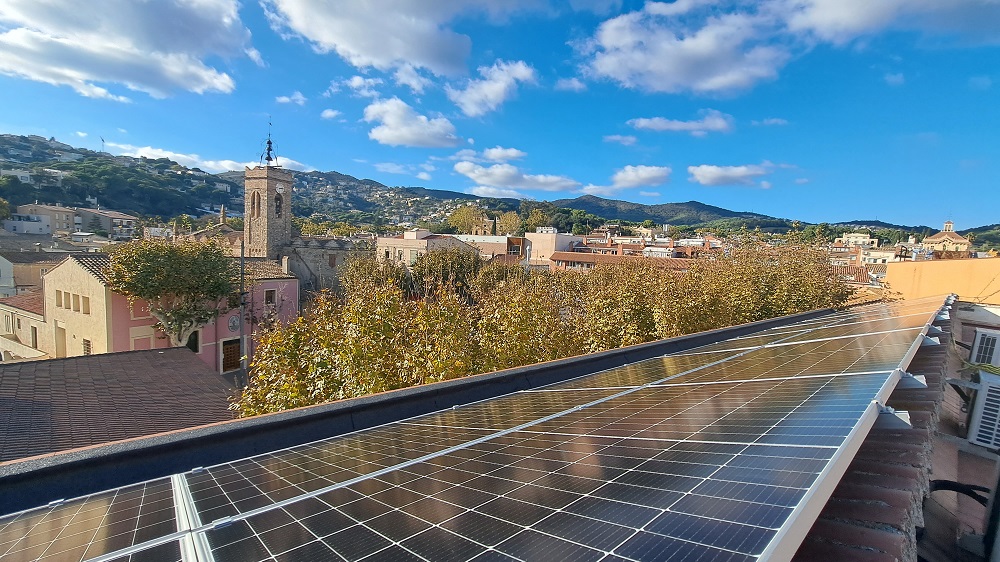 L´Ajuntament promou les energies renovables amb ampli desplegament de plaques solars