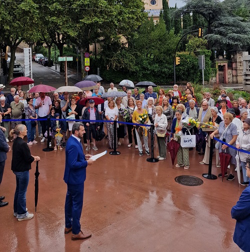 L'Ajuntament i més d'una trentena d'entitats participen a l'ofrena floral de l'Onze de Setembre