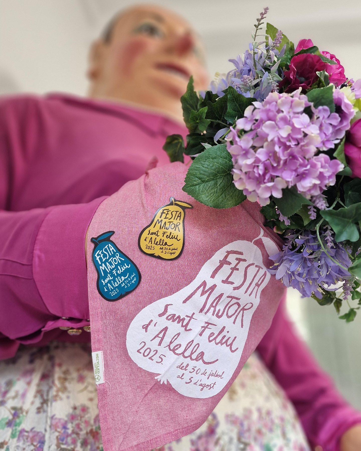 Troba la pera i penja't el mocador de Festa Major!