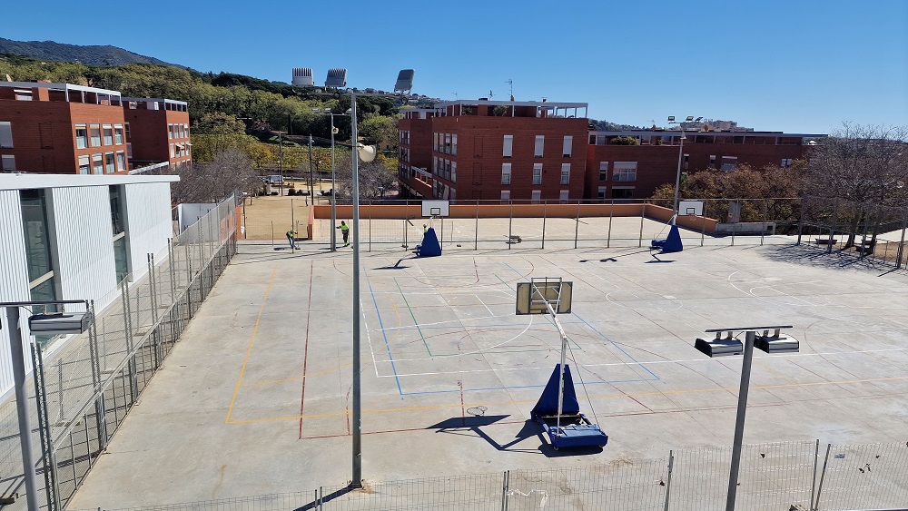 Tancament de la pista exterior del Pavelló per a la instal·lació de la coberta