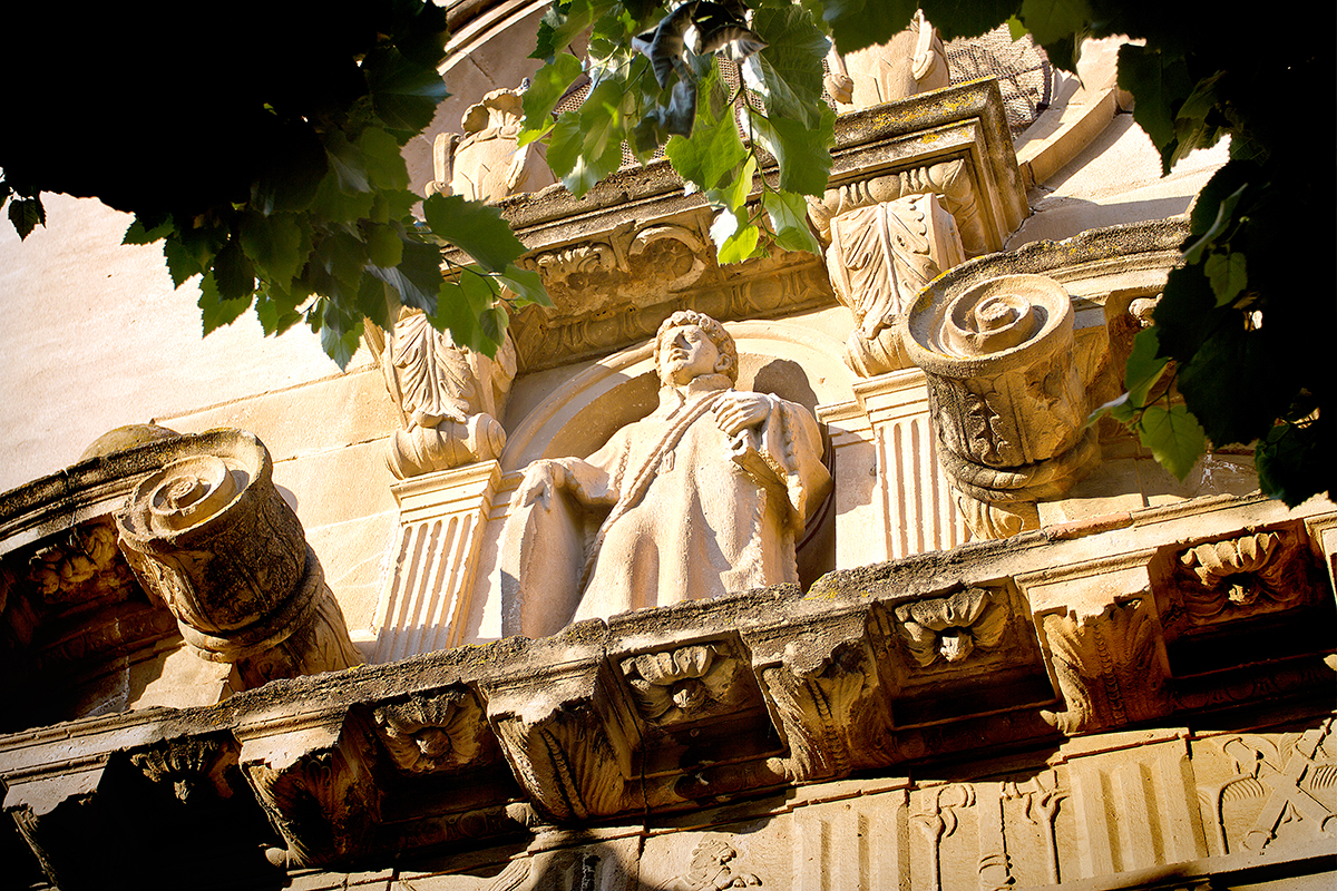 Església de Sant Feliu d'Alella i Antoni Gaudí